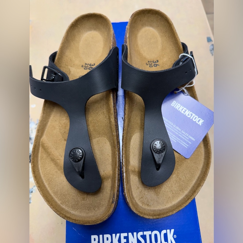Birkenstock women’s 5 regular fit gizeh sandals- new in box